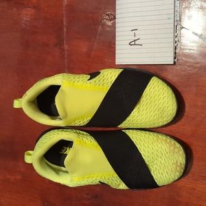 Used women's Nike size 7 highlight shoe slip-on